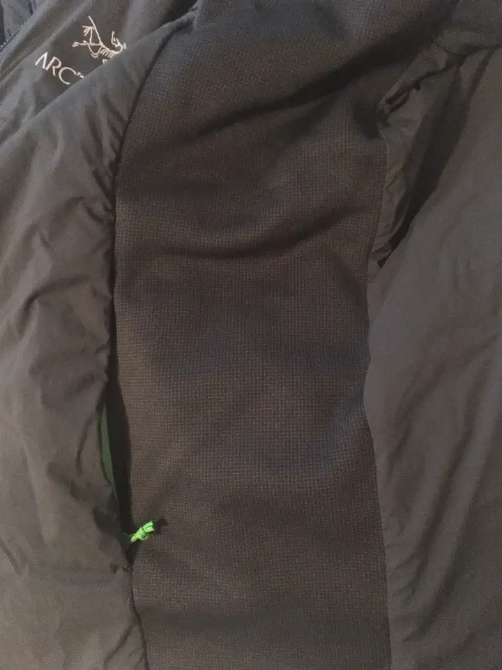 Atom LT zip and reinforced pocke panel