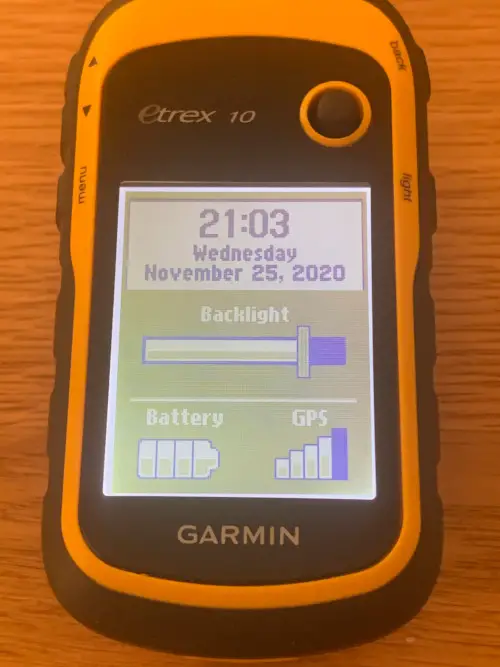 Adjusting the eTrex 10 brightness